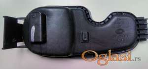 Poklopac fara levi Hella 23606700 L za Honda Accord  1993-1998 1 komad cena 200 dinara